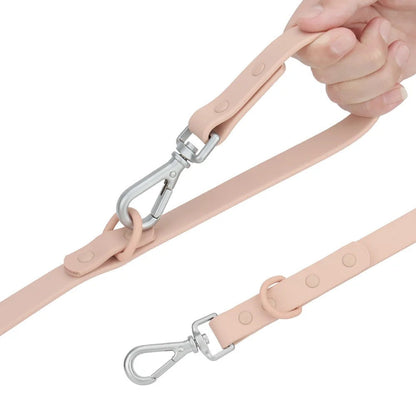 Hand holding the 6 ft leash handle with O-ring
