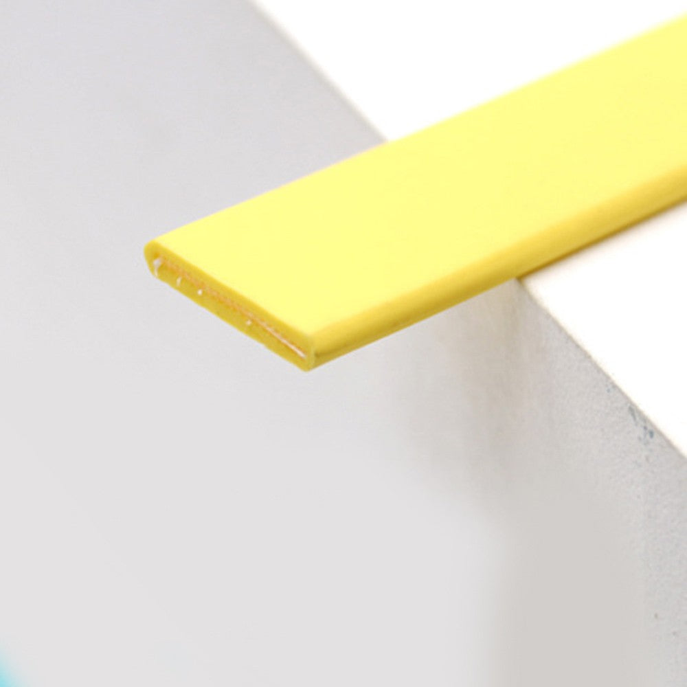 Close-up of the flat 19 mm PVC strap edge