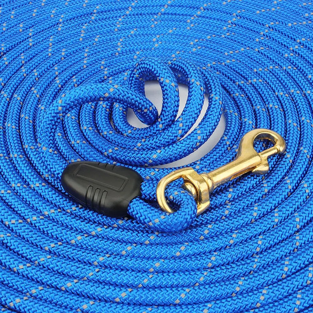 Close-up of reflective thread woven into the 8 mm rope