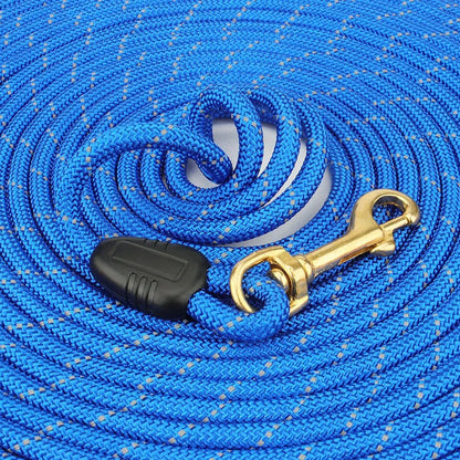 Close-up of reflective thread woven into the 8 mm rope