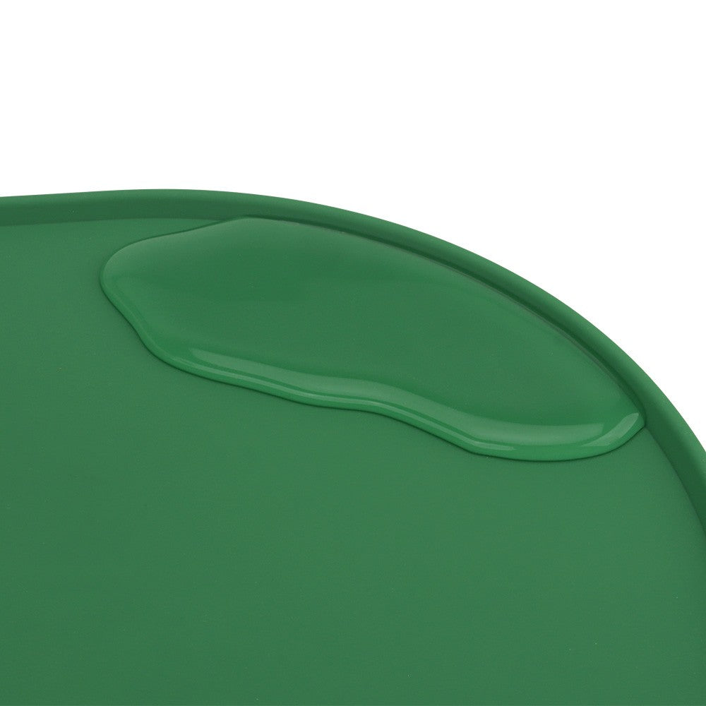 Close-up of the raised edge that keeps water and crumbs on the mat