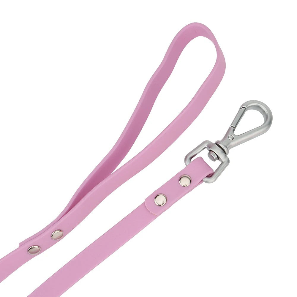 Riveted handle loop on the slim PVC leash